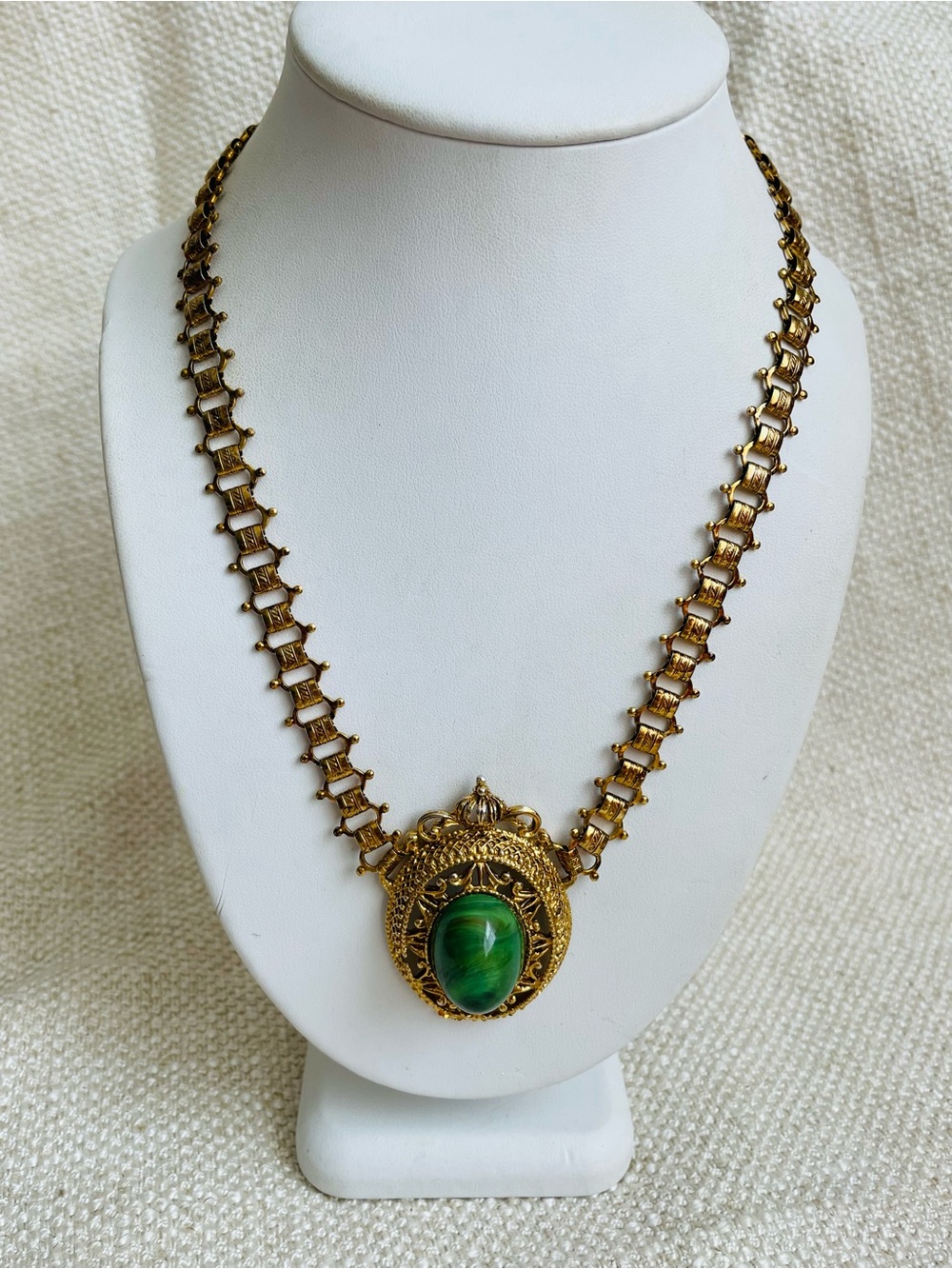 Vintage Art Deco Style Bookchain Gold-Tone Necklace Green Lucite Pendant 18" L